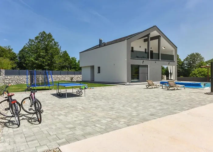 Villa Luka - New Isolated Villa With Heated Pool, Jacuzi And Sauna Gračac