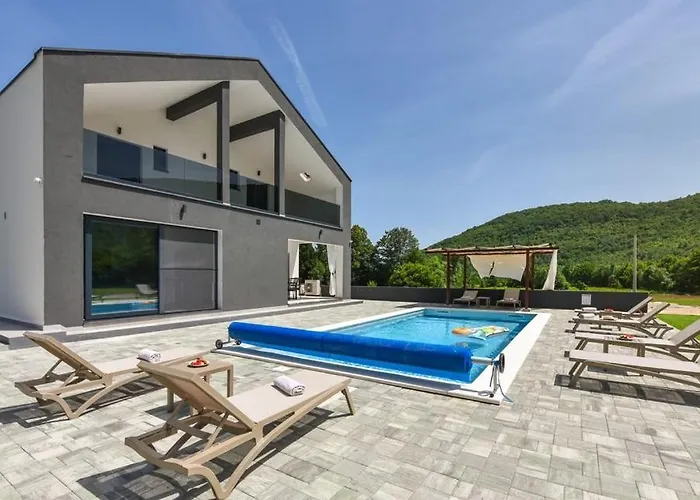 Villa Luka - New Isolated Villa With Heated Pool, Jacuzi And Sauna Gračac