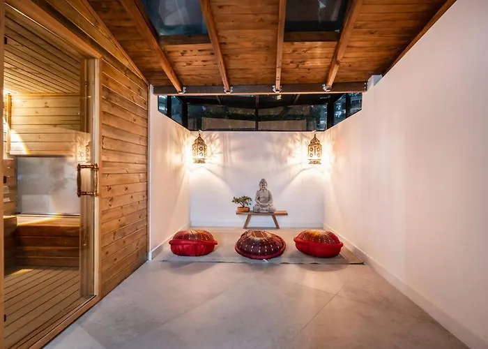 Private Sauna Jacuzzi Billiard Gym Luxury Retreat Medellín