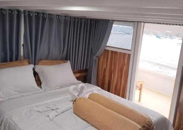 Komodo Live A Board Cruise Labuan Bajo