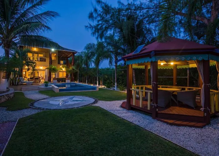 Cheerful Beach Front 3 Bedrooms Houselongo Isla Mujeres