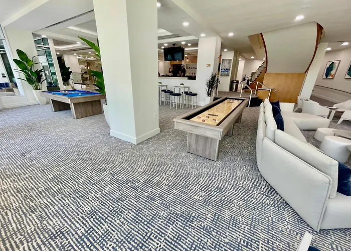 Condo, Breathtaking Water Views, King Suite, Hilton Property Fort Lauderdale