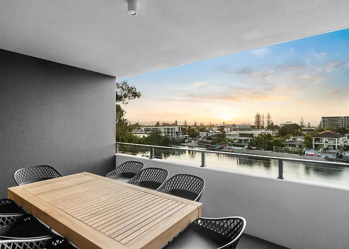 The Riviera - Brand New Luxury River Front 2 Bedroom Unit With Parking & Pool Gold Coast