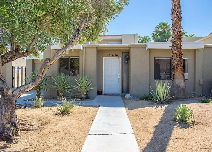 Charming Palm Desert Oasis - An Ideal Getaway Home