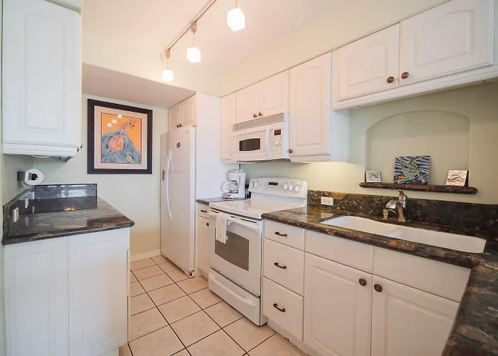 Relaxing Top Floor Corner 2Br Condo With Great View - 3 Minute Walk To The Beach! South Padre Island