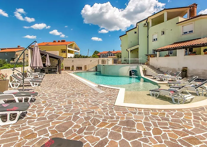 Lovely Apartment In Pula With Wifi