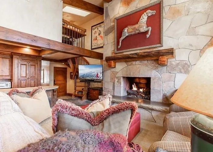 Village Center 5H Condo Vail