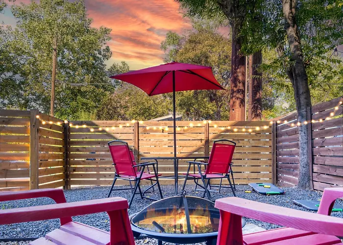 Modern 2-Story Cowboy Pool Gem With King Beds In East Dt Walk To Lake, La Bbq Austin