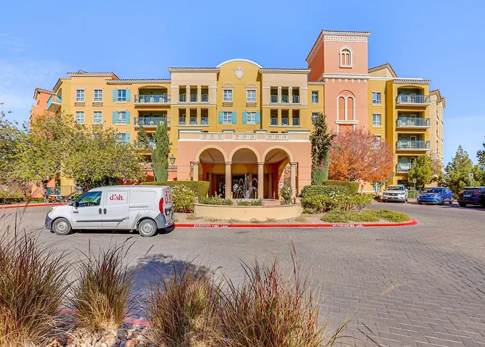 Charming Retreat On Lake Las Vegas With Pool Access!