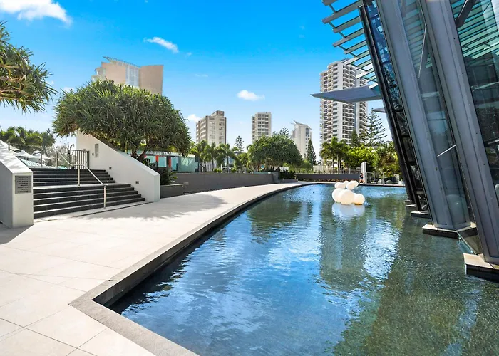 QTower 2BR Apt Pool&Gym, 6 Guests, Beach Walk Gold Coast
