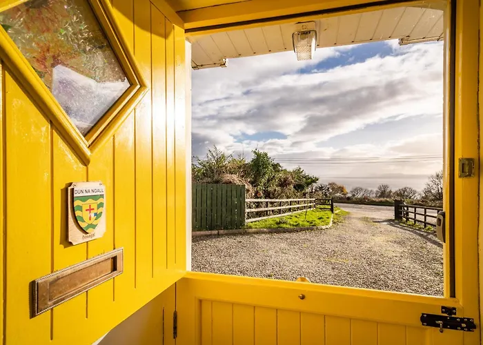 Yellow Door Cottage Moville