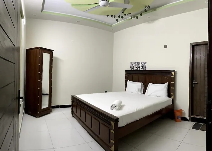 Nursery Guest House Karatschi