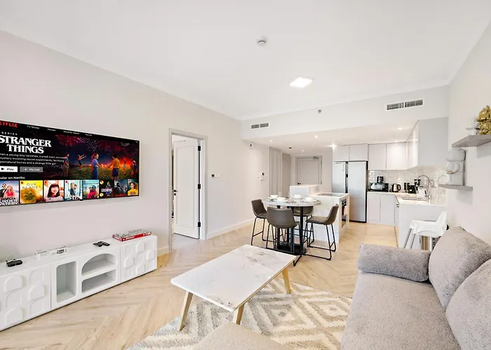 Luxe 1Br In Fairways East With Canal Views Dubai