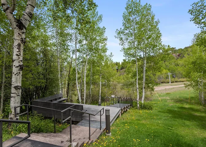 Contemporary Townhome With Ski-In Ski-Out Access By The Woodrun V Townhouses Snowmass Village