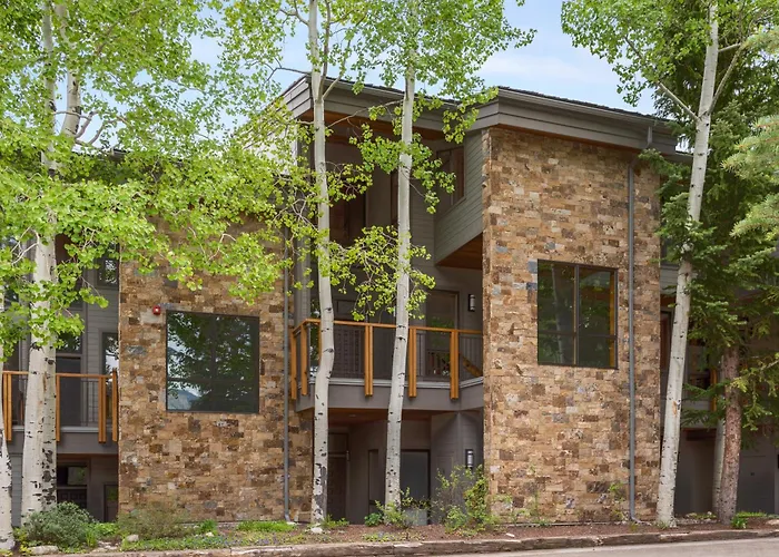 Contemporary Townhome With Ski-In Ski-Out Access By The Woodrun V Townhouses Snowmass Village