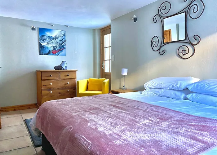 4 Bedroom, 4 Bathroom, Hot Tub, Chamonix Centre