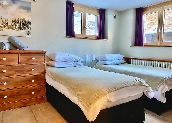 4 Bedroom, 4 Bathroom, Hot Tub, Chamonix Centre