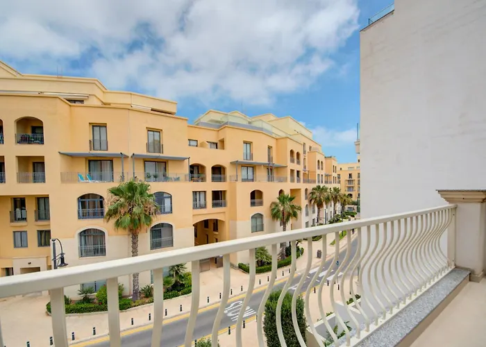 Ferienwohnung St Julian'S Skyline Penthouse With Jacuzzi San Ġiljan