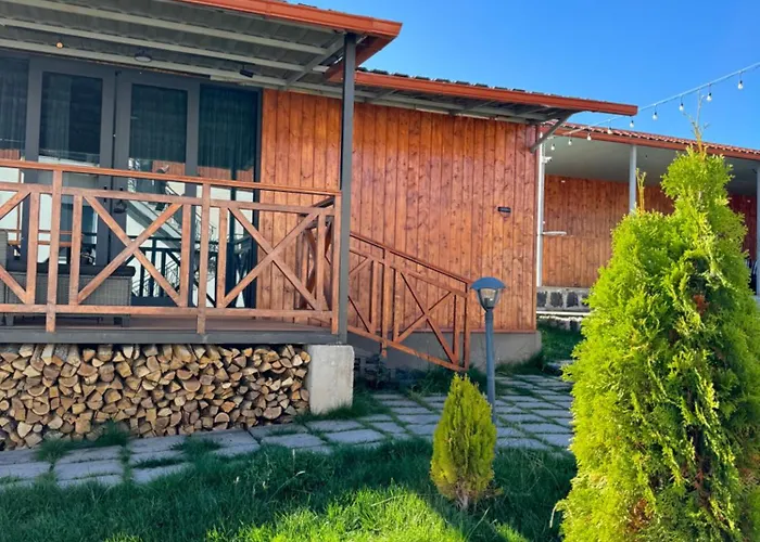 Aparan Guest House