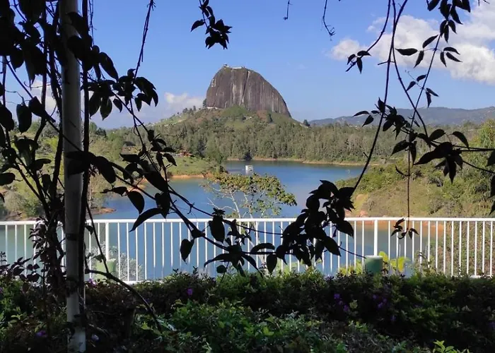 Finca Con Hermosa Vista A La Piedra Del Penol Y Jacuzzi Grande