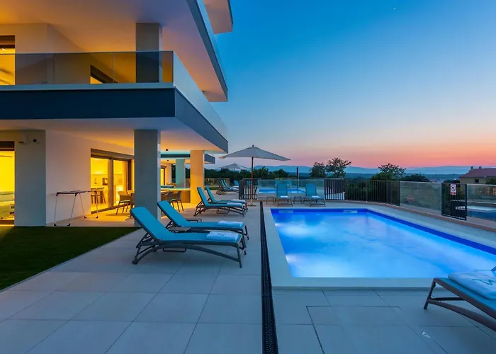 Pet Friendly Apartment In Malinska