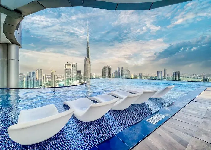 5 Star Stay, Infinity Pool With Burj Khalifa Views Dubai