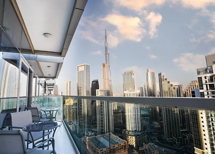 5 Star Stay, Infinity Pool With Burj Khalifa Views Dubai