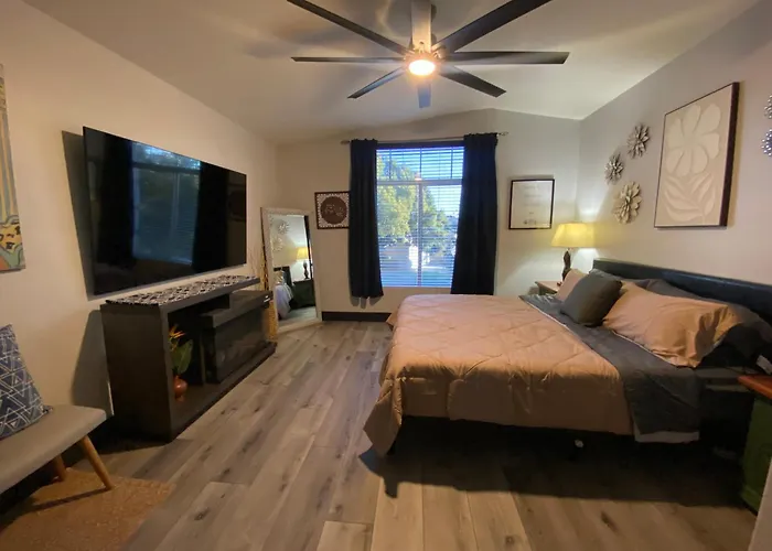 Modern Lakefront Paradise Chandler