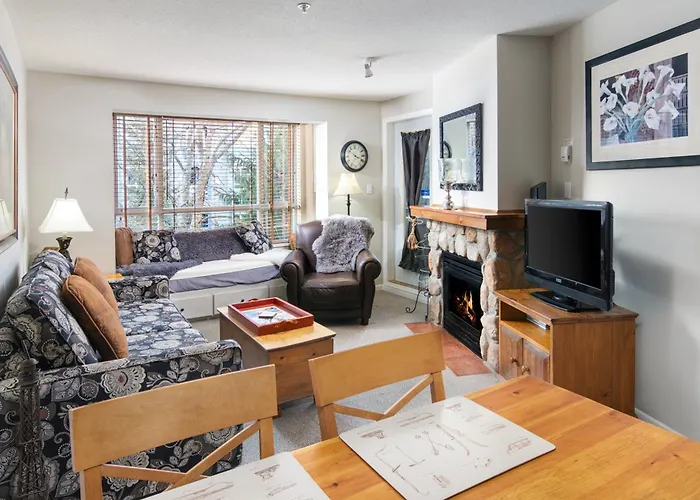Town Plaza Suites By Golden Dreams Whistler