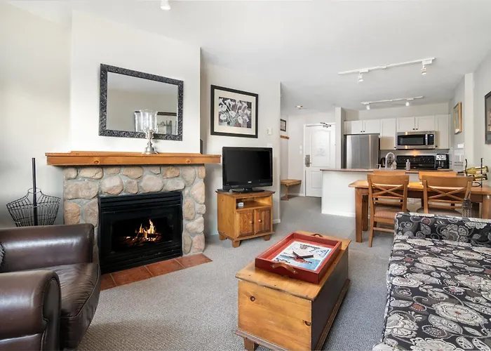 Town Plaza Suites By Golden Dreams Whistler