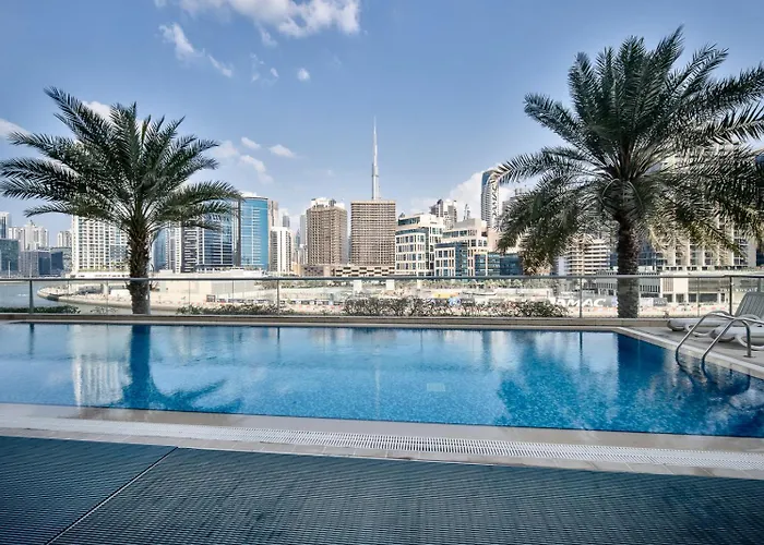 1Br Stunning Canal & Burj View, Luxury Stay At Fairview Residency Dubai