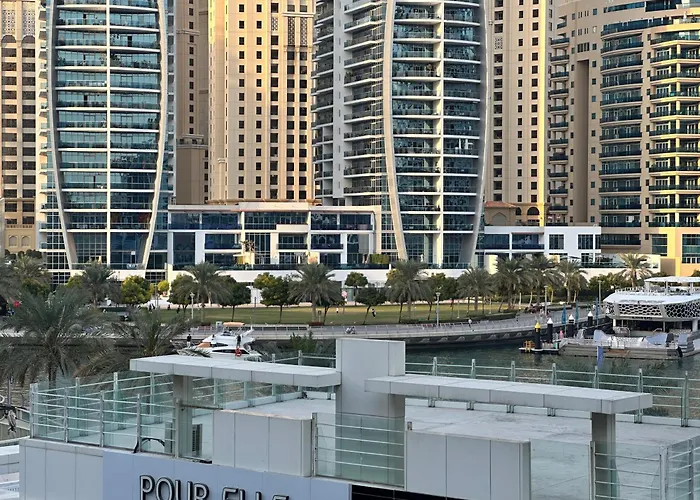 Stylish Studio With Stunning Marina Canal Views Near To The Beach Dubai