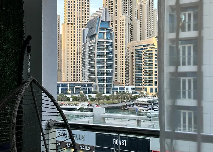 Stylish Studio With Stunning Marina Canal Views Near To The Beach Dubai