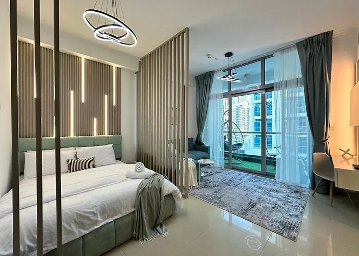 Stylish Studio With Stunning Marina Canal Views Near To The Beach Dubai