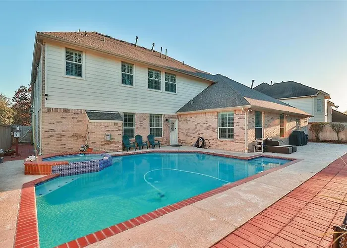 Royce Mini-Mansion With Heated Pool & Spa Houston
