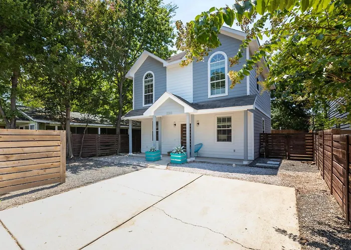 Modern 2-Story Cowboy Pool Gem With King Beds In East Dt Walk To Lake, La Bbq Austin