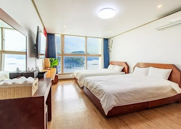 Tongyoung Martis Beach Pension Tongyeong