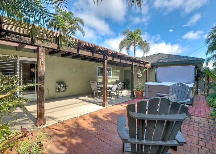 Hot Tub, Fire Pit, BBQ, Shuffleboard, Walk To Beach Carlsbad