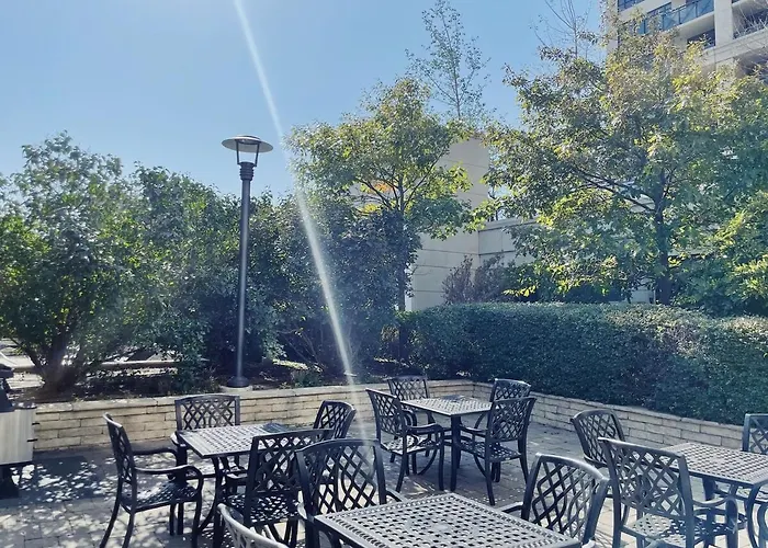Urban Oasis - Modern 1 Bedroom W Pool Access Free Parking Toronto