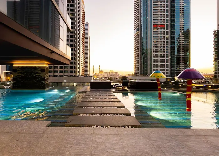 Settlerhomes - Elegant Jlt Lakefront Near Metro Dubai