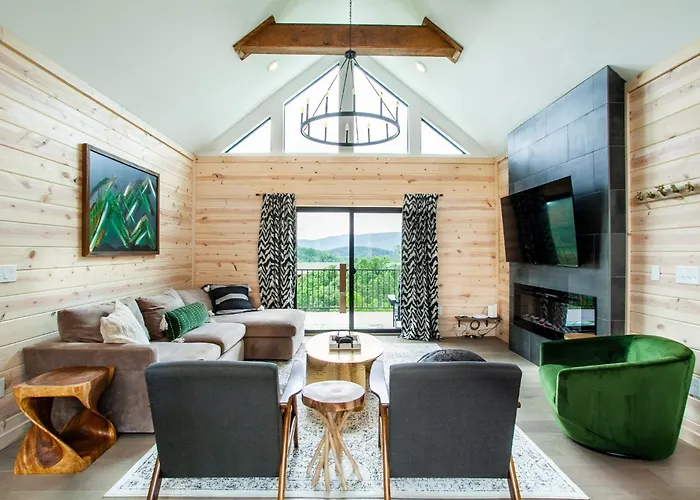 Villa Bearly Haus Modern Smoky Retreat Indoor Pool Hot Tub Views Sleeps 10 Pigeon Forge