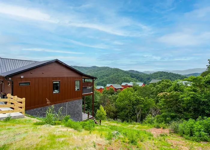 Villa Bearly Haus Modern Smoky Retreat Indoor Pool Hot Tub Views Sleeps 10 Pigeon Forge