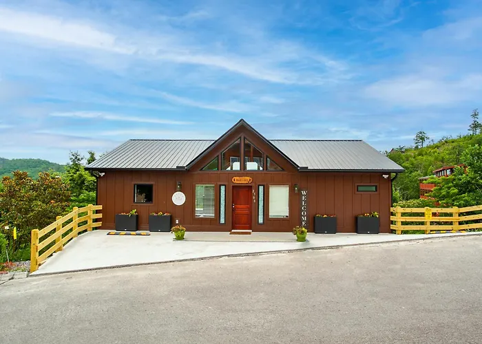 Villa Bearly Haus Modern Smoky Retreat Indoor Pool Hot Tub Views Sleeps 10 Pigeon Forge