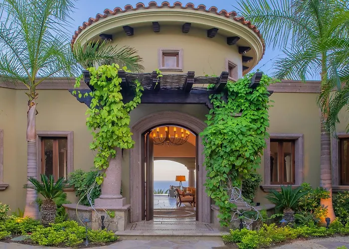 Beautiful Villa Fully Staffed & Steps From Swimmable Beach In Villas Del Mar San José del Cabo