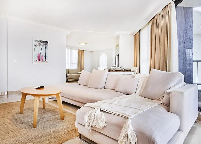 Spacious Beachside 2-Bed 2-Bath Apartment Gold Coast