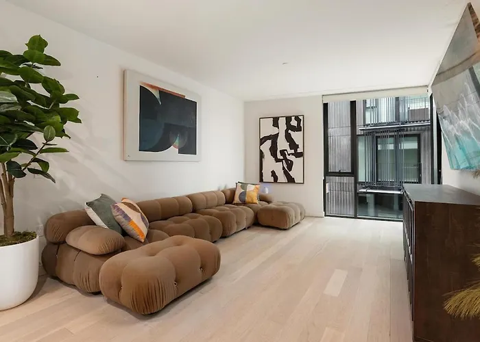 Luxurious 2-Bedroom Retreat In Santa Monica Los Angeles