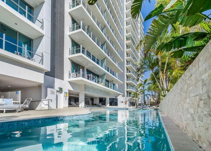 Surfers Paradise 2 Bed Great Views Pool Gold Coast