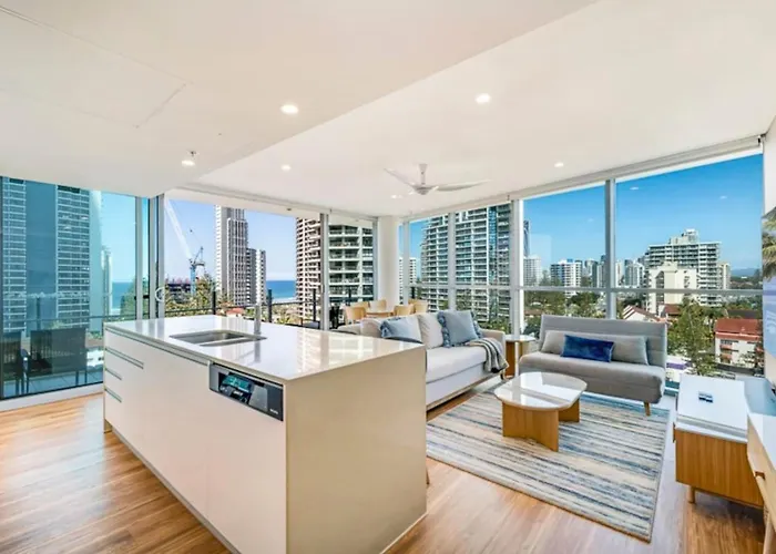 Surfers Paradise 2 Bed Great Views Pool Gold Coast