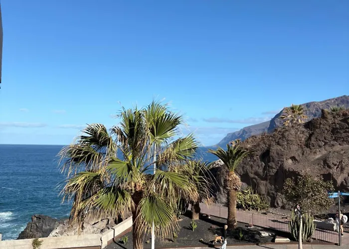 Ocean View Two Bedroom Apartment In Los Gigantes With Balcony And Pool Puerto de Santiago 