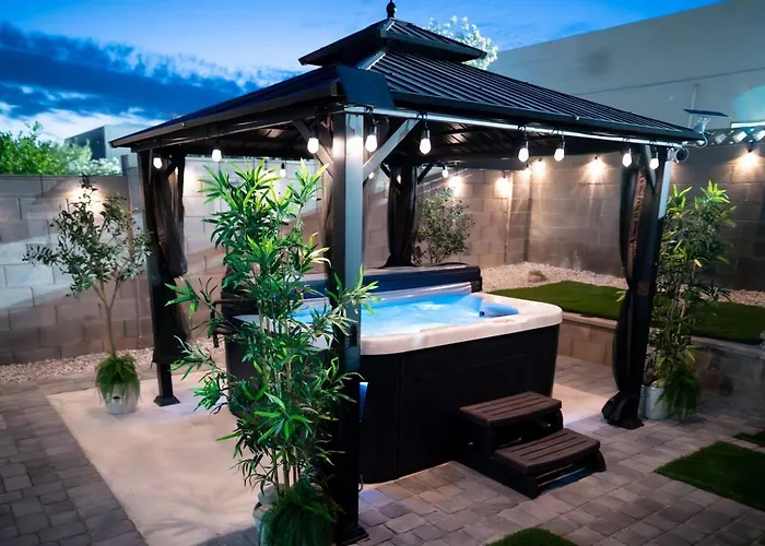 Enchanting Garden With Luxe Jacuzzi Spacious Yard Las Vegas